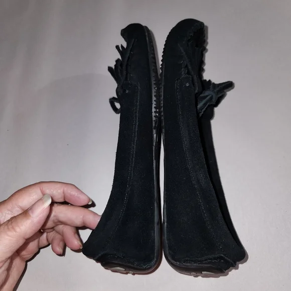 Manitobah MukLuks Black Moccasin Sz 7 Leather Fringe - Picture 6 of 8